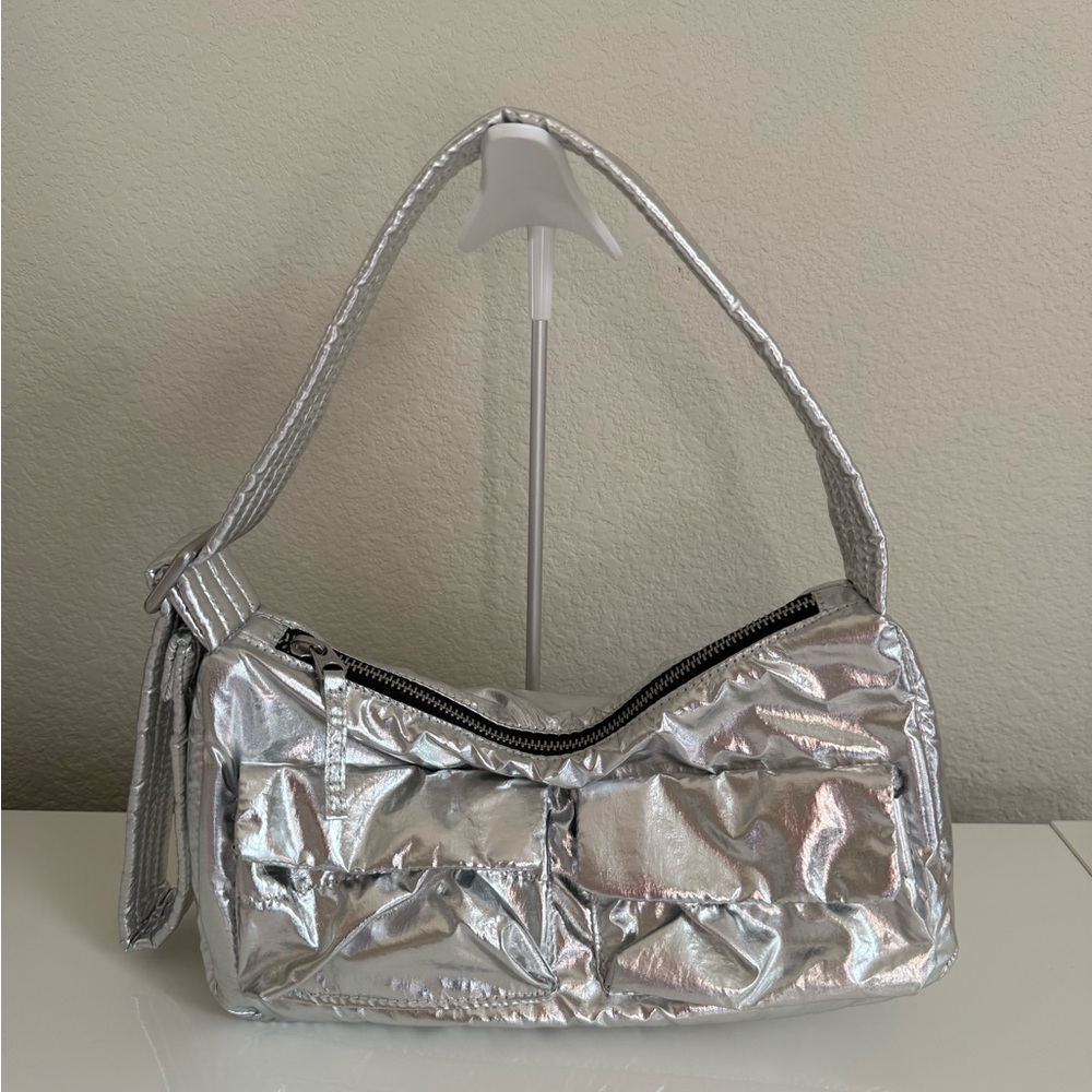 NWOT Baggu Cargo Shoulder Bag Silver